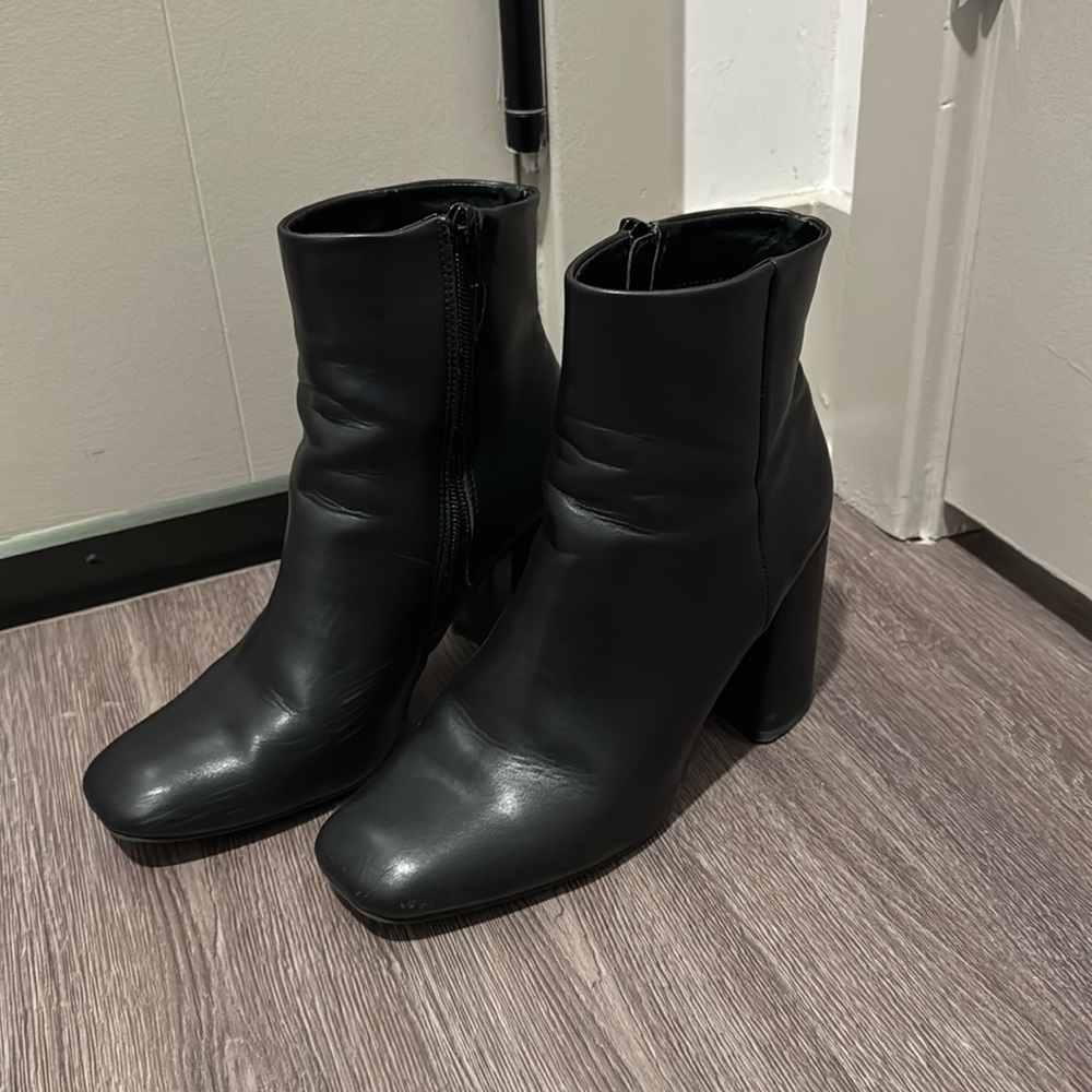 Madden Girl Size 7M Booties
